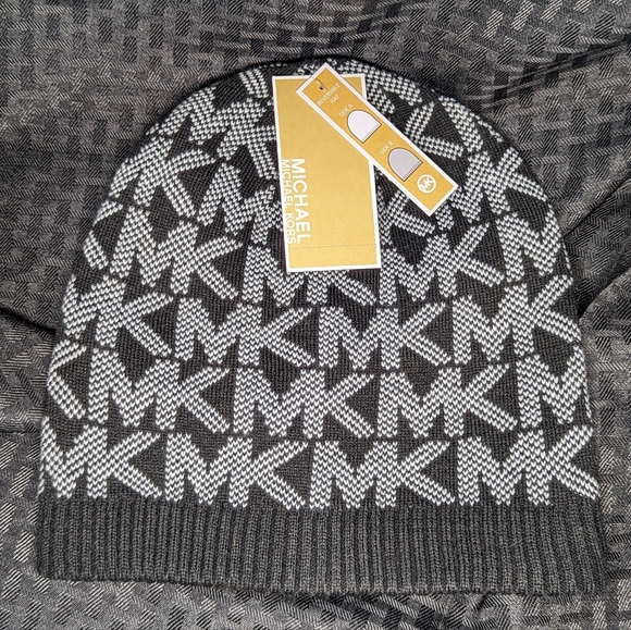 Black and White Michael Kors MK Logo Reversible Beanie. - Picture 1 of 3